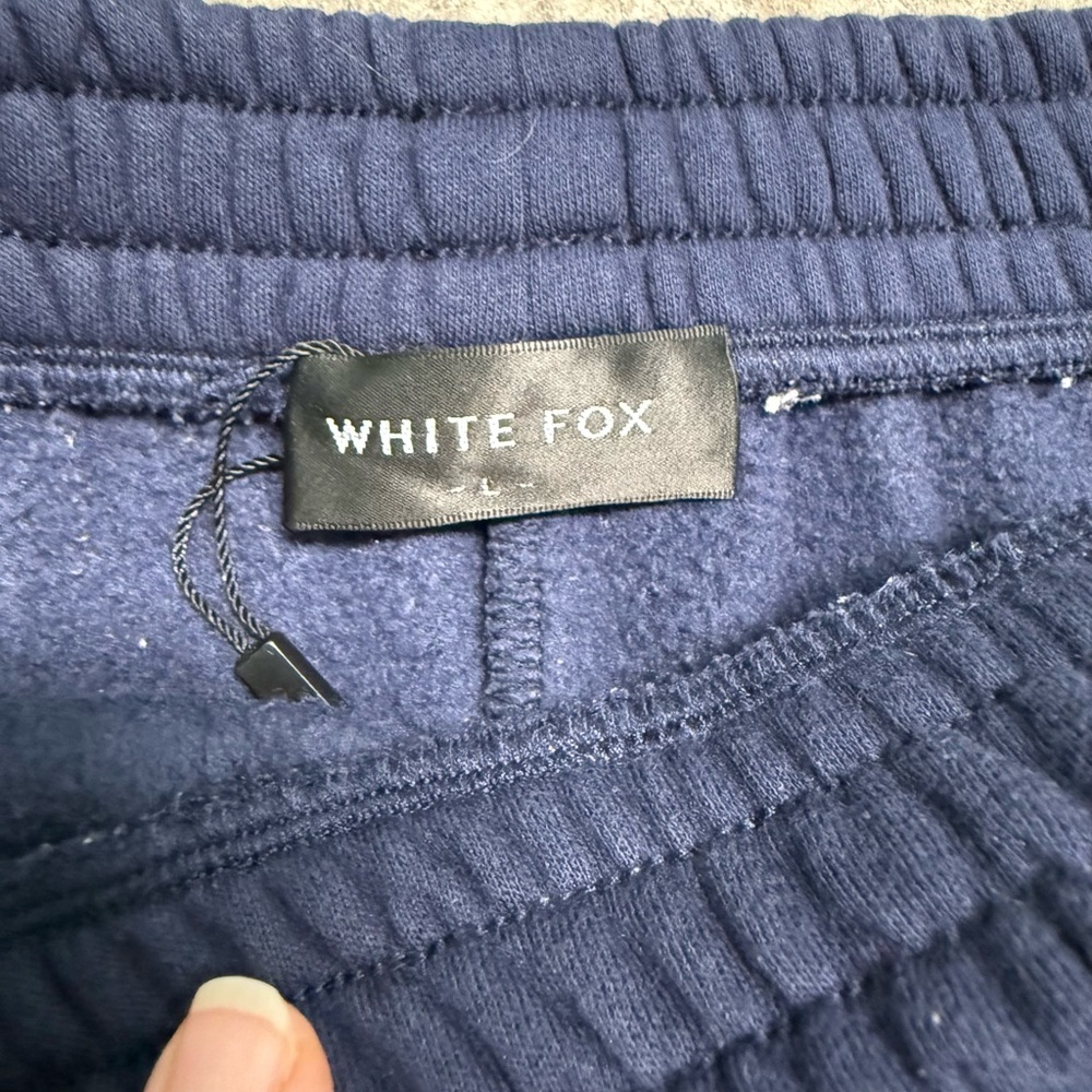 White Fox Navy Women's Lounge Shorts size Large - Picture 3 of 6